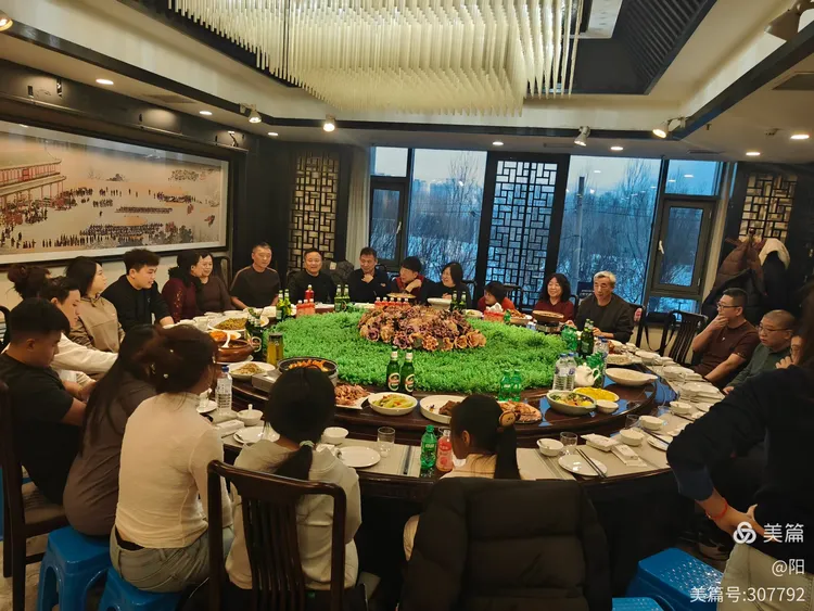 正月初四两大家族大聚会